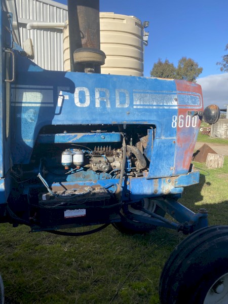 Ford 8600 tractor