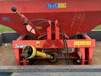 Fertilizer spreader