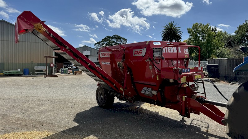 2018 Intermix R6 Feed Mixer