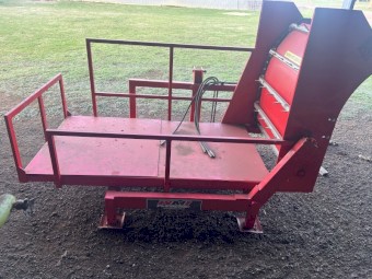 WMI square bale feeder  