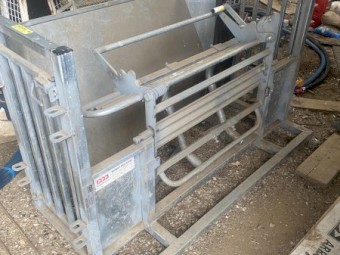 ArrowQuip Sheep Handler