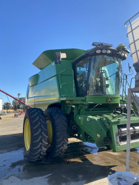 2009 John Deere 9870 Header with 42ft Honeybee Front with Trailer