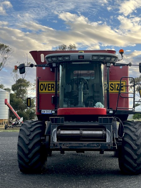 2009 Massey Ferguson 9790 Header with Agco 36ft Draper Front