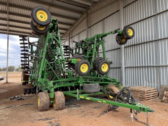 2020 John Deere 1830 50ft & Bourgault 6550 triple bin