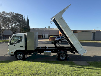 2009 Hino 300 616 Ex Council Factory Tipper Truck