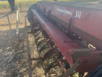 International 28 run 511 combine