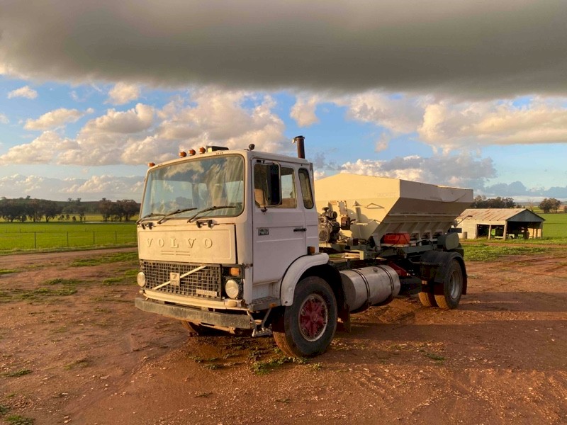 F7 Volvo with 880 Marshall Spreader