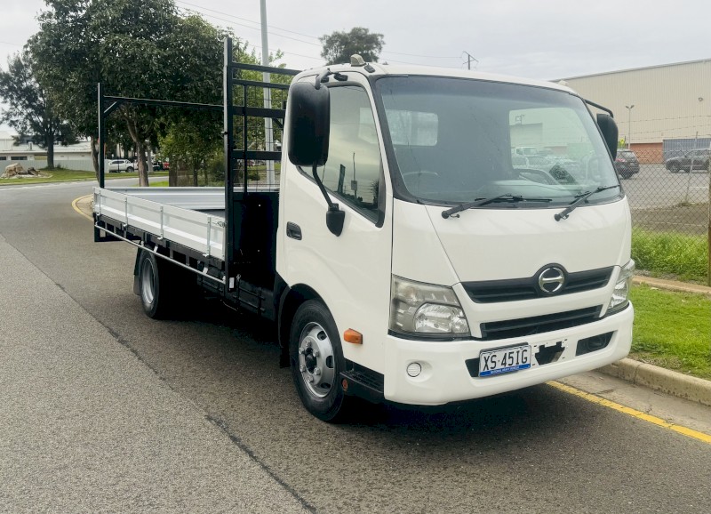 HINO 300 917! DEUL GATE SET UP! 5.1 TON PAY 4 TON TOWING!