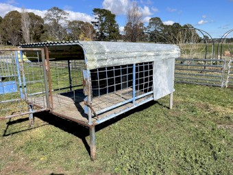 2  bay elevated dog kennel 