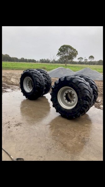 JCB Fastrac Tyres & Rims