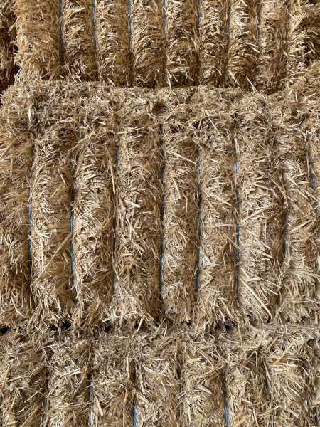 Header trail wheat straw 