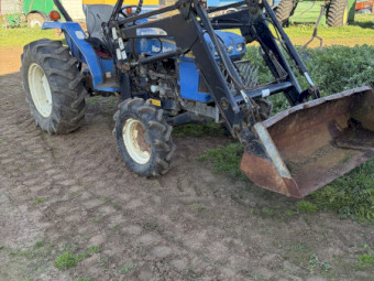 New Holland T1530 tractor