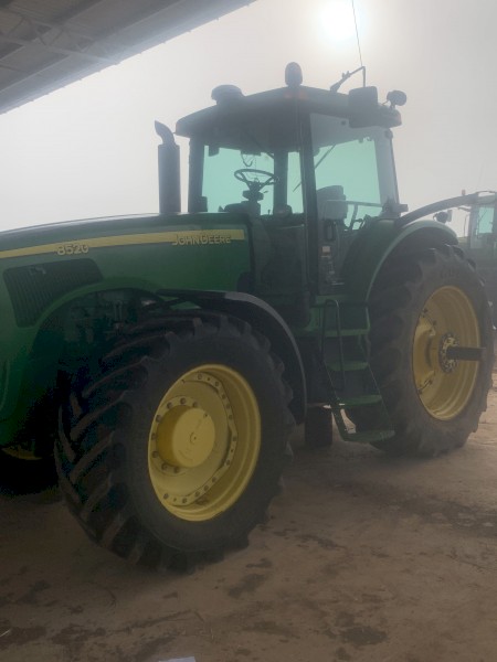 John Deere 8520 Tractor