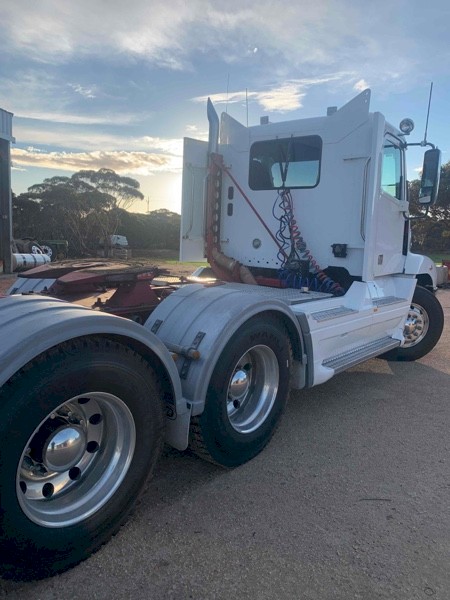 2011 Freightliner FLX Prime Mover