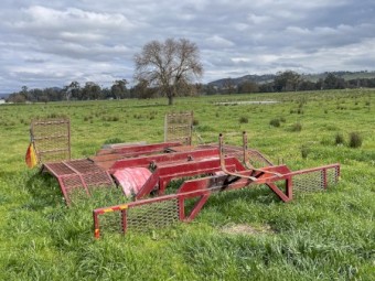 Windrower transport carrier 