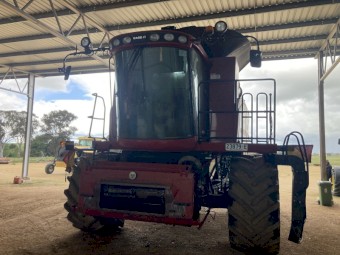 Case IH 7088 4WD Header with 35’ Draper Front & Trailer
