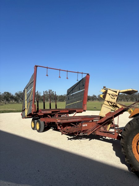 New Holland 1034 Bale Wagon