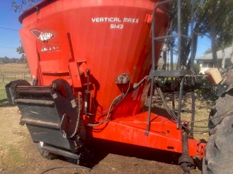 Kuhn Vertical Maxx 5143 Feed Mixer