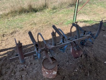 Chisel plow 
