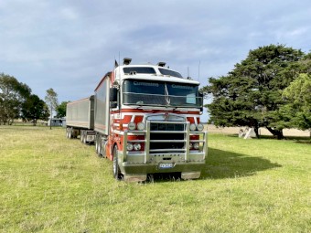 2000 Kenworth K104 Prime Mover