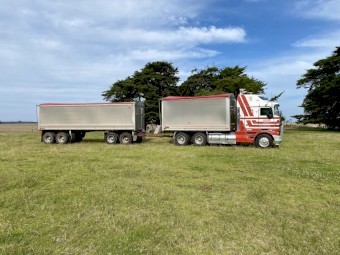 2000 Kenworth K104 Prime Mover