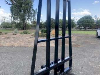 Brand new hay frame suits manitou hitch