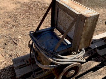 Electric motor with starter