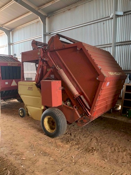 New Holland Round baler