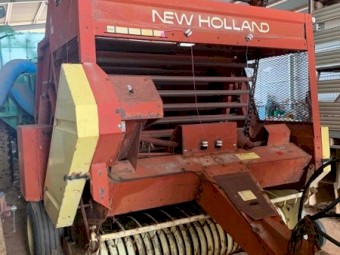 New Holland Round baler