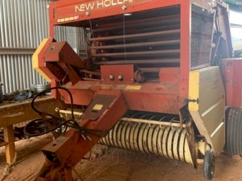 New Holland Round baler