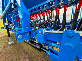 BRAND NEW 24 ROW DOUBLE DISC SEEDER 