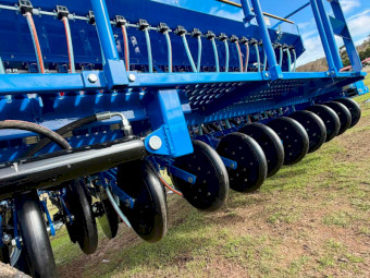 BRAND NEW 24 ROW DOUBLE DISC SEEDER 