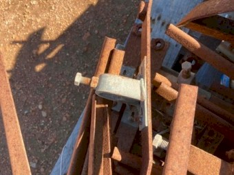 Crop lifters 