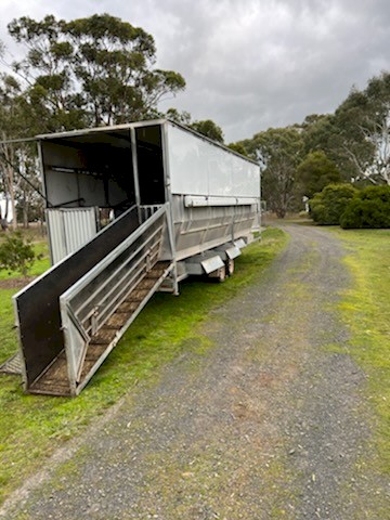 4 stand crutching trailer