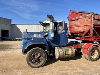 Mack R model Prime Mover