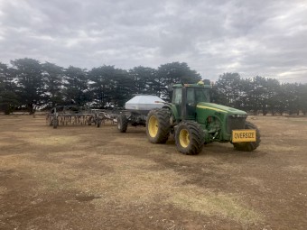 Flexicoil 1720 Cart and 820 Airseeder Bar