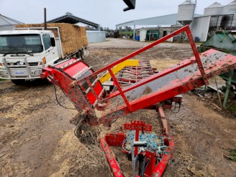 Hay Feeder Cart