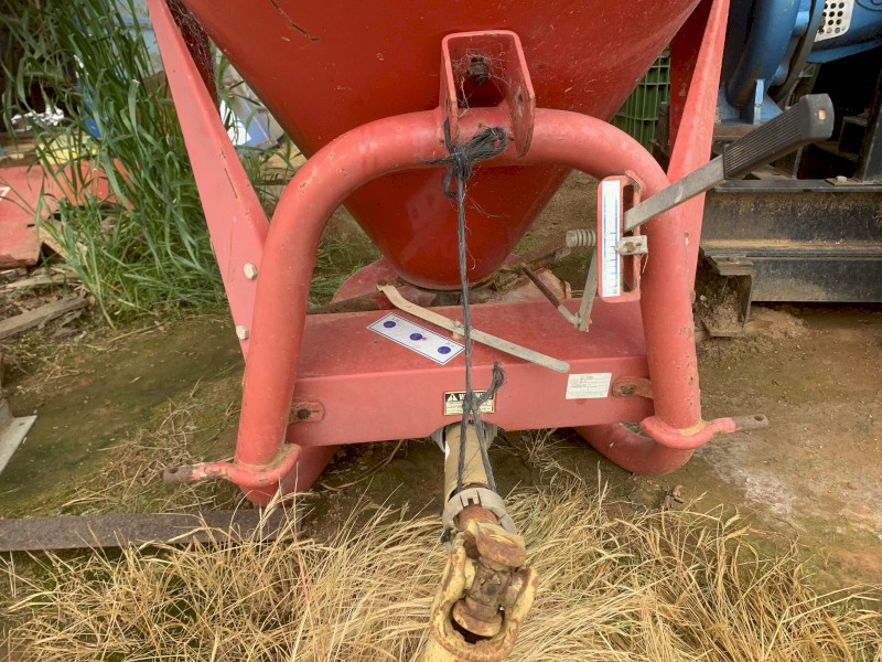 Silvan. linkage fertiliser spreader 