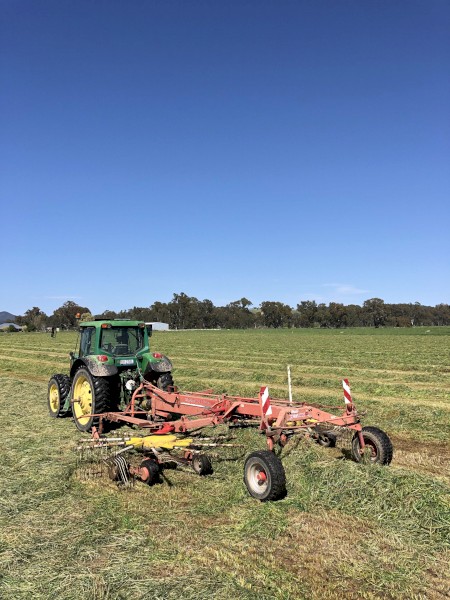 Pottinger Eurotop 701 hay rake