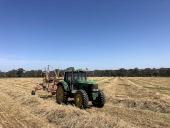 Pottinger Eurotop 701 hay rake