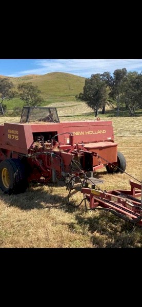 New Holland 575 Baler