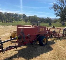 New Holland 575 Baler
