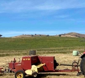 New Holland 575 Baler