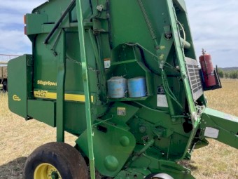 John Deere 467 Round Baler