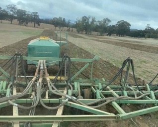 John Deere 40ft 1610 Airseeder Bar with Horwood Bagshaw 5700L Cart