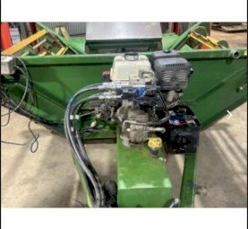 Round bale feeder with powerpack Elsworth