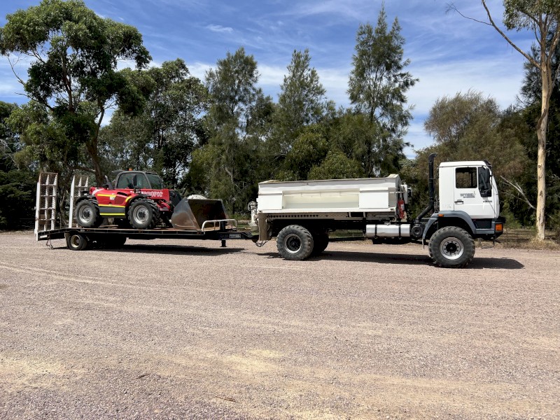 MAN spreader with trailer and loader