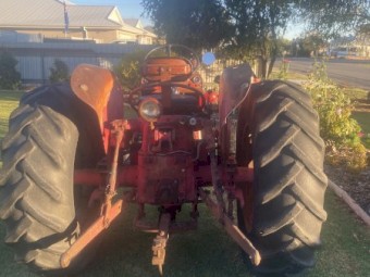 1963 International B414 Tractor