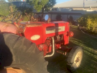 1963 International B414 Tractor