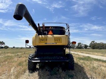2005 New Holland CR970 and New Holland 994 36ft Front with Trailer